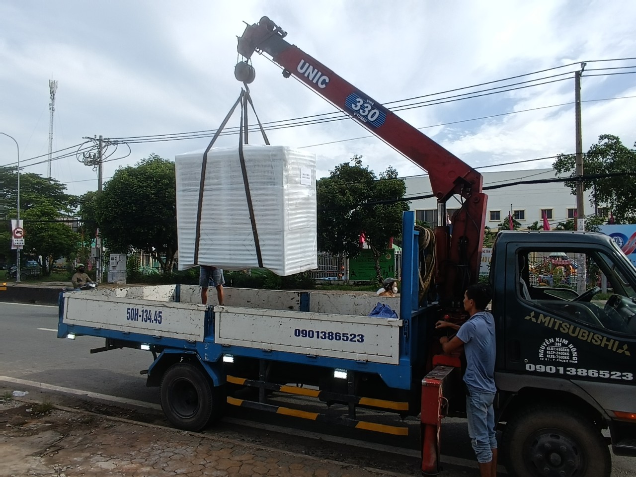 THI CÔNG, LẮP ĐẶT ĐƯỜNG ỐNG VÀ CUNG CẤP MÁY LÀM LẠNH NƯỚC CHILLER GIÓ 10HP TÍCH HỢP BỒN CHO CÔNG TY TNHH BAUD VIETNAM