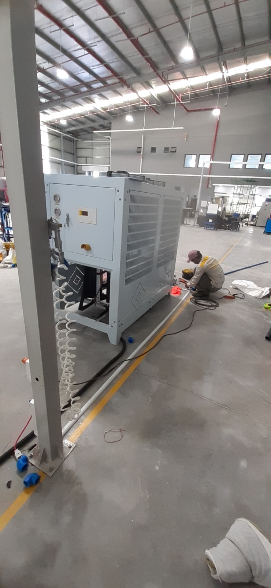 THI CÔNG, LẮP ĐẶT ĐƯỜNG ỐNG VÀ CUNG CẤP MÁY LÀM LẠNH NƯỚC CHILLER GIÓ 10HP TÍCH HỢP BỒN CHO CÔNG TY TNHH BAUD VIETNAM