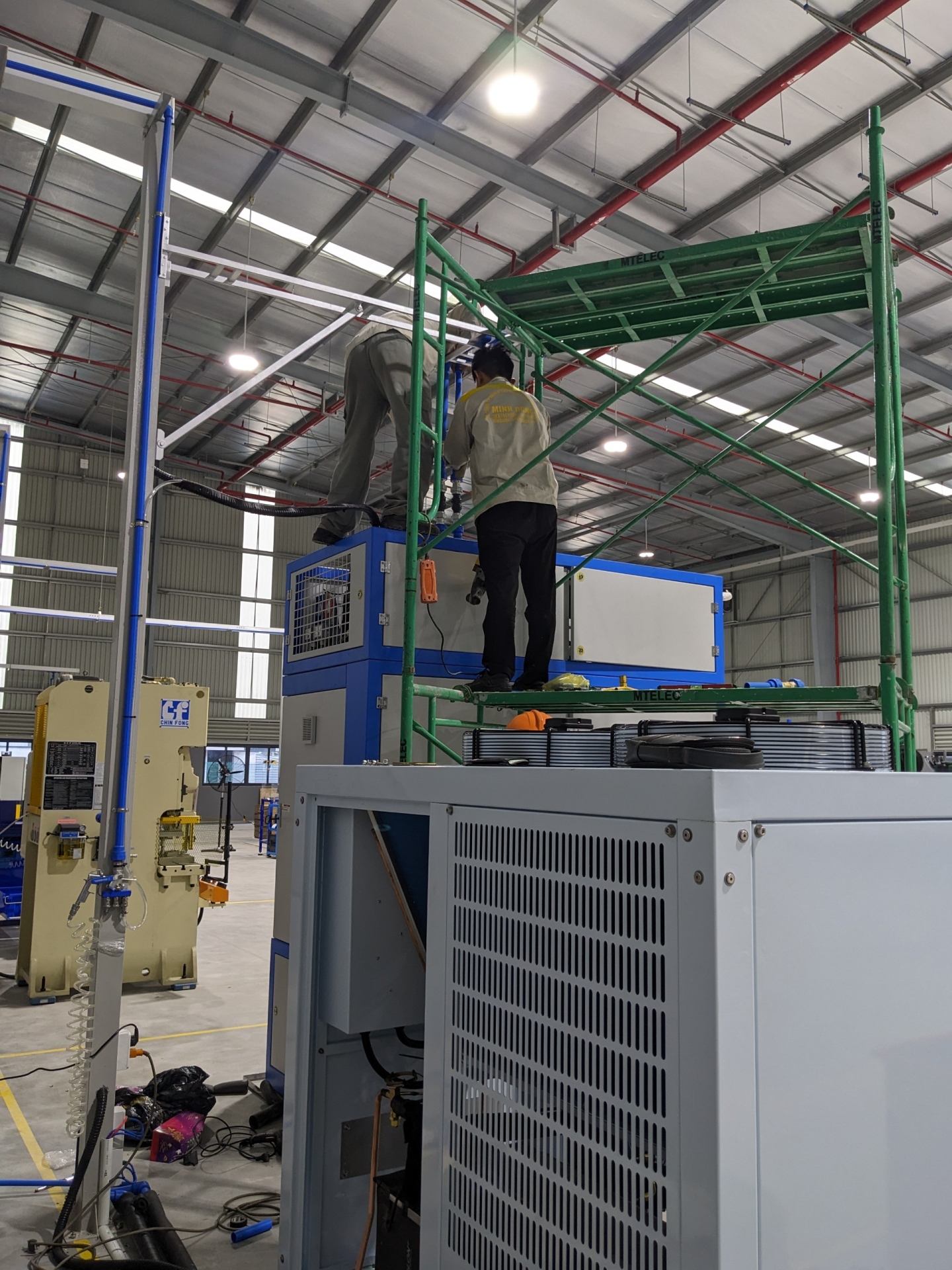 THI CÔNG, LẮP ĐẶT ĐƯỜNG ỐNG VÀ CUNG CẤP MÁY LÀM LẠNH NƯỚC CHILLER GIÓ 10HP TÍCH HỢP BỒN CHO CÔNG TY TNHH BAUD VIETNAM