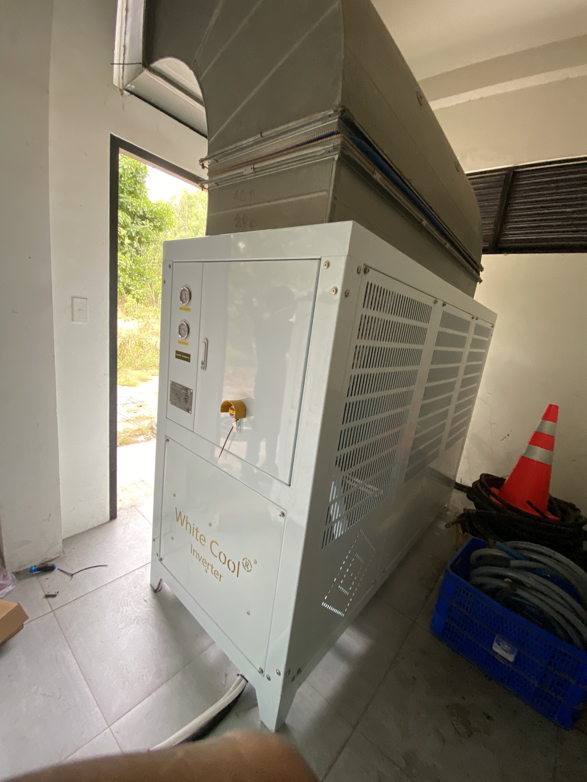 CUNG CẤP MÁY LÀM LẠNH NƯỚC CHILLER INVERTER 15HP CHO CÔNG TY SPECIALIZED BICYCLES COMPONENTS