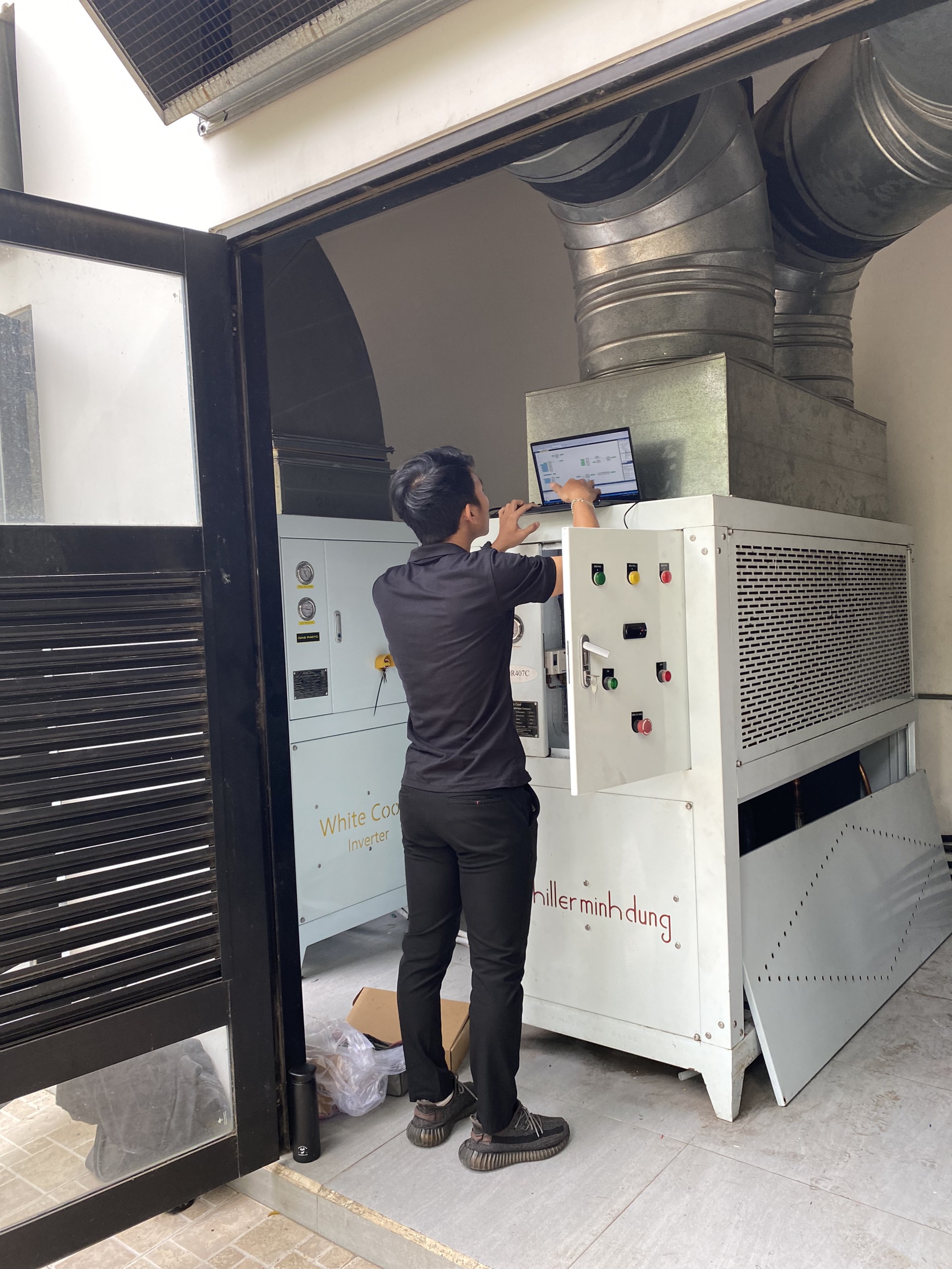 CUNG CẤP MÁY LÀM LẠNH NƯỚC CHILLER INVERTER 15HP CHO CÔNG TY SPECIALIZED BICYCLES COMPONENTS