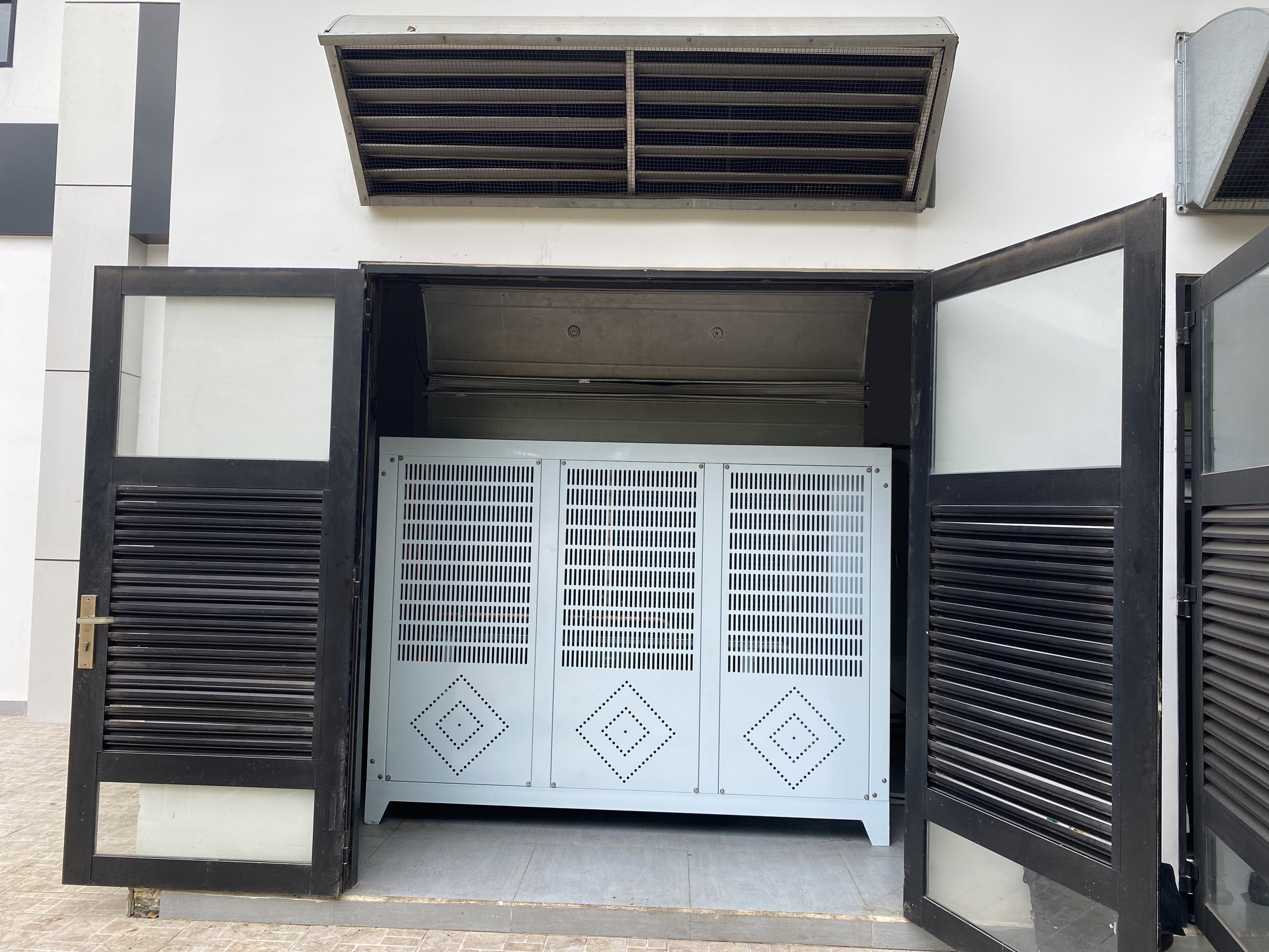 CUNG CẤP MÁY LÀM LẠNH NƯỚC CHILLER INVERTER 15HP CHO CÔNG TY SPECIALIZED BICYCLES COMPONENTS