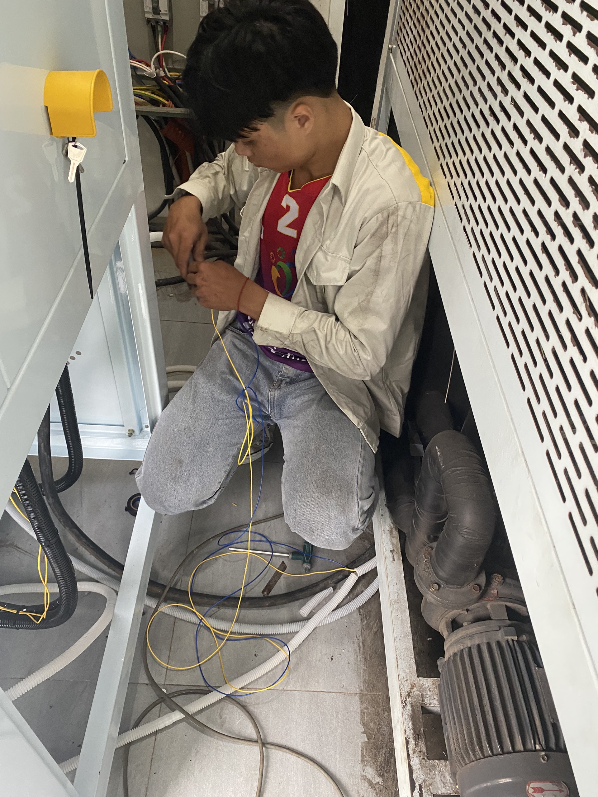 CUNG CẤP MÁY LÀM LẠNH NƯỚC CHILLER INVERTER 15HP CHO CÔNG TY SPECIALIZED BICYCLES COMPONENTS