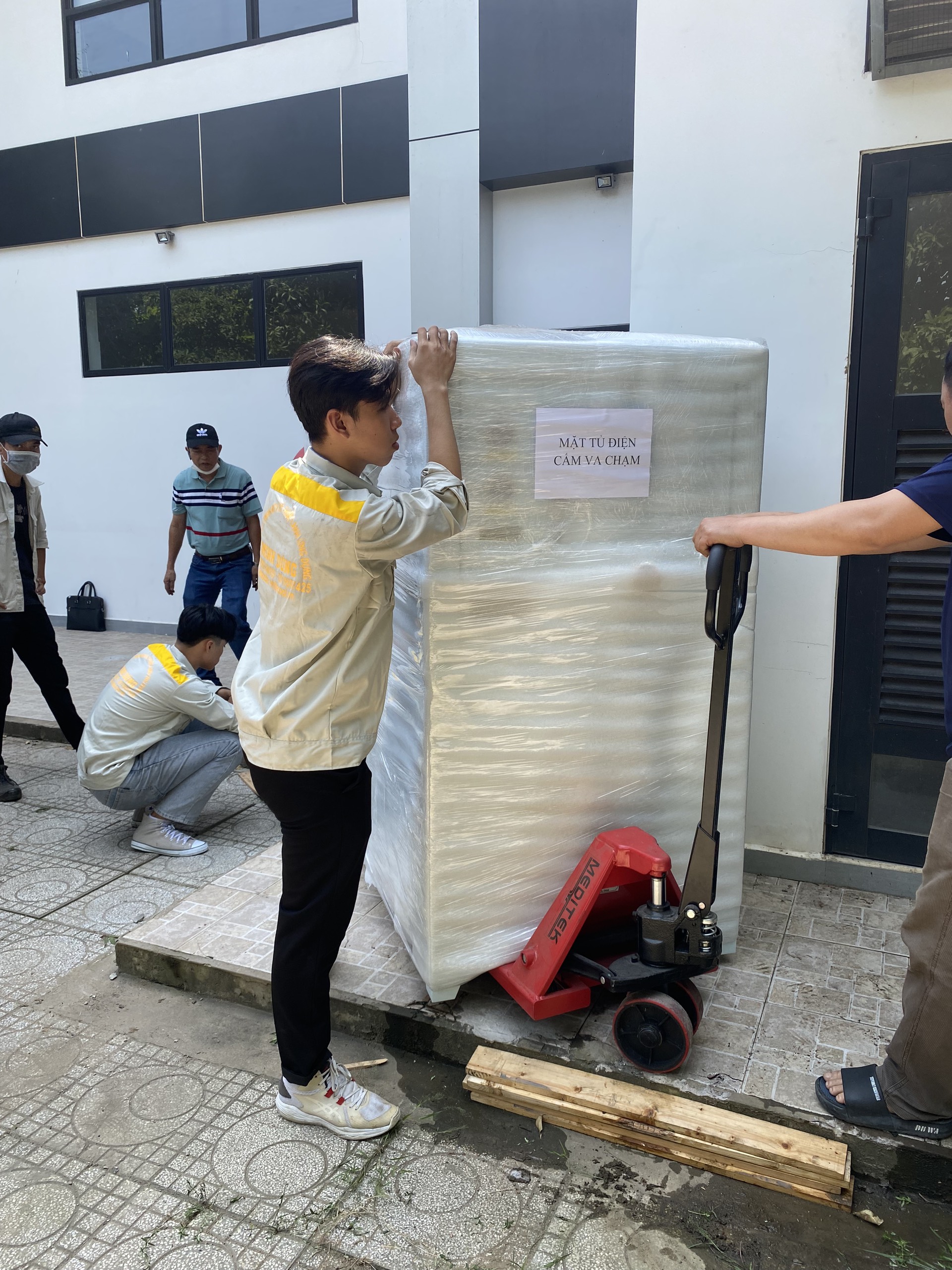 CUNG CẤP MÁY LÀM LẠNH NƯỚC CHILLER INVERTER 15HP CHO CÔNG TY SPECIALIZED BICYCLES COMPONENTS